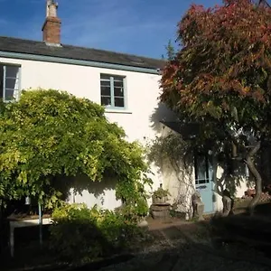 charming-cottage-garden.tophotelsbath.com/