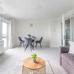 breath-taking-sea-view-2-bedroom-sleeps-6-parking.bournemouth-hotels.org/